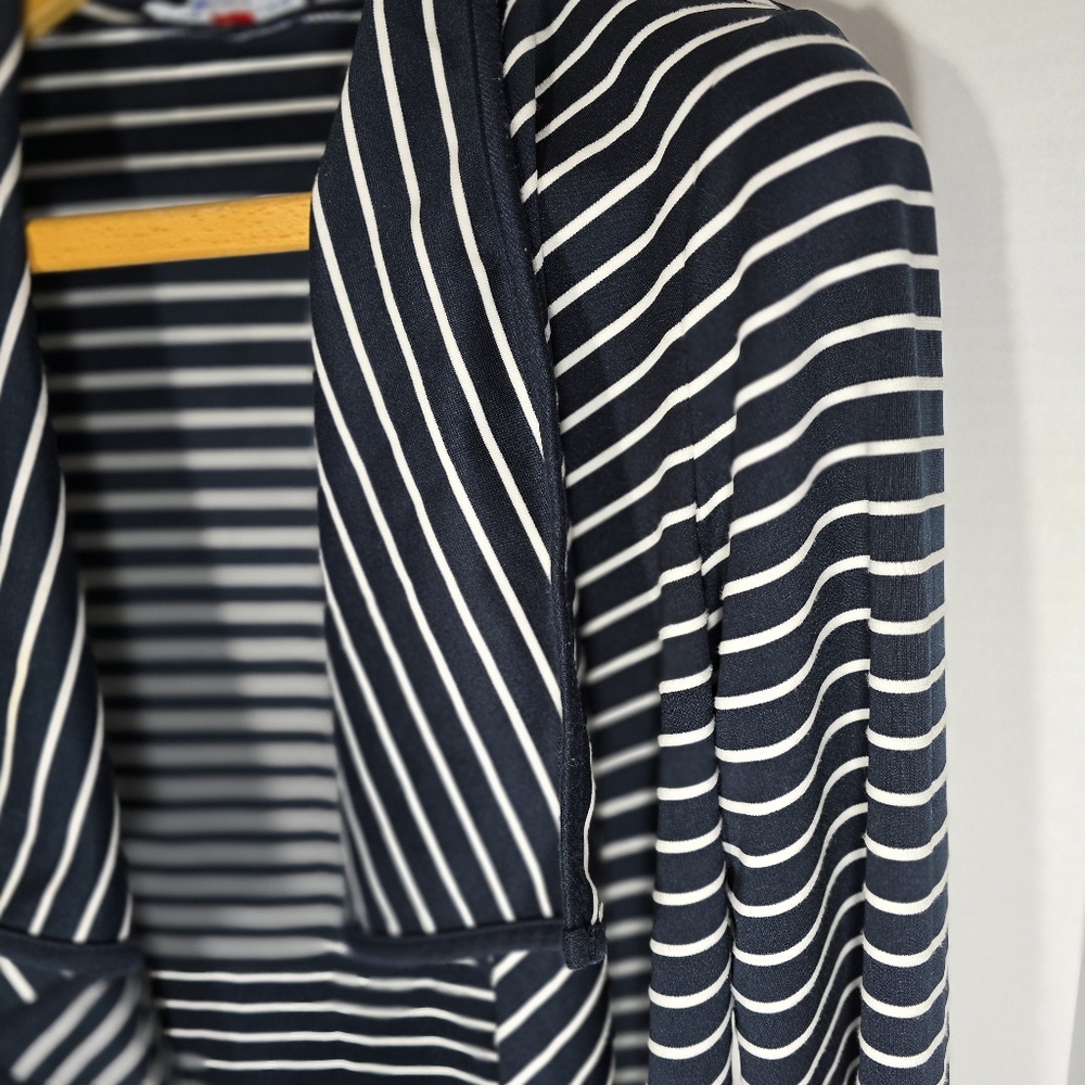 Simple Styled Cardigan - Picture 5 of 6
